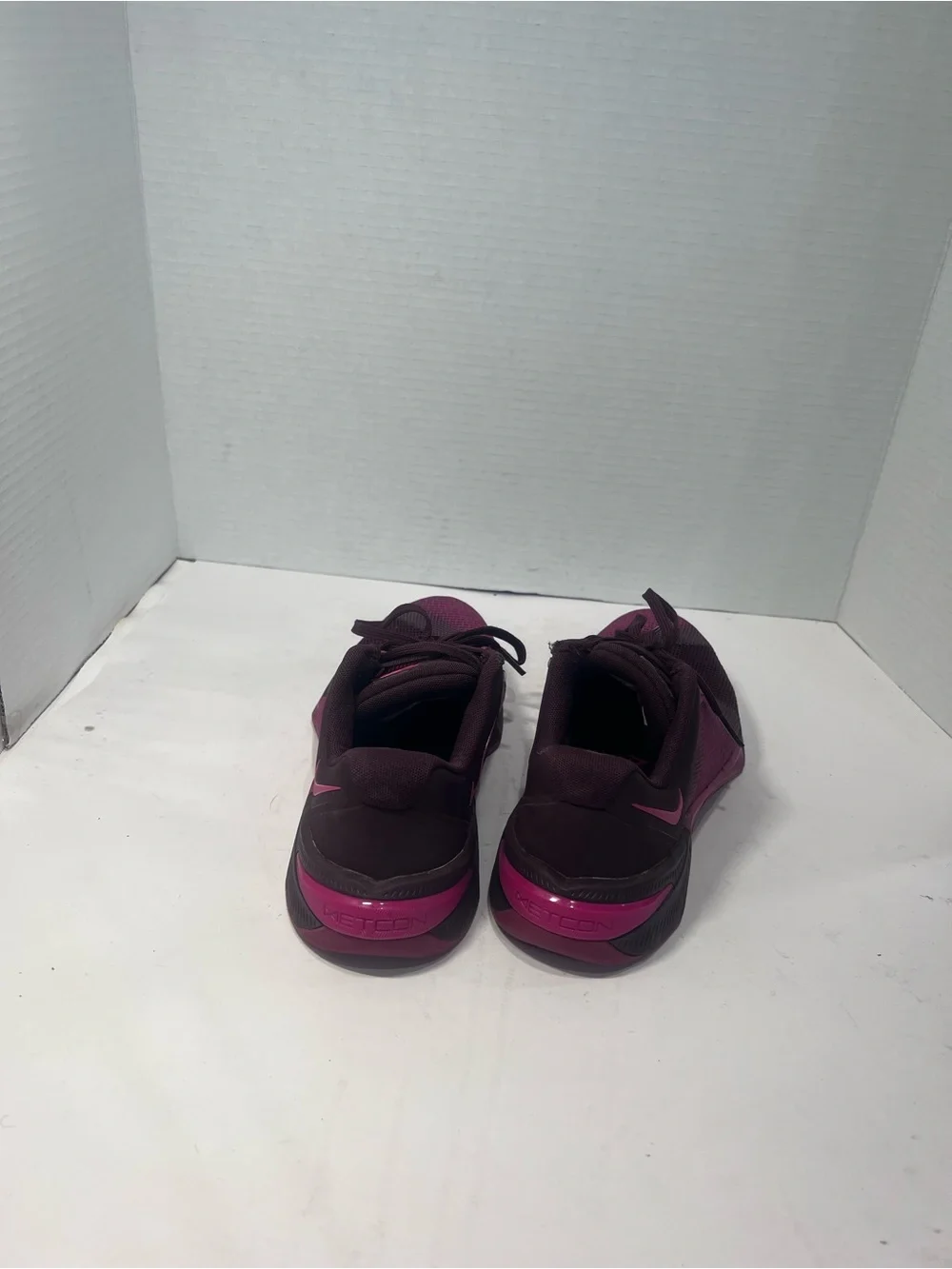 Nike low profile